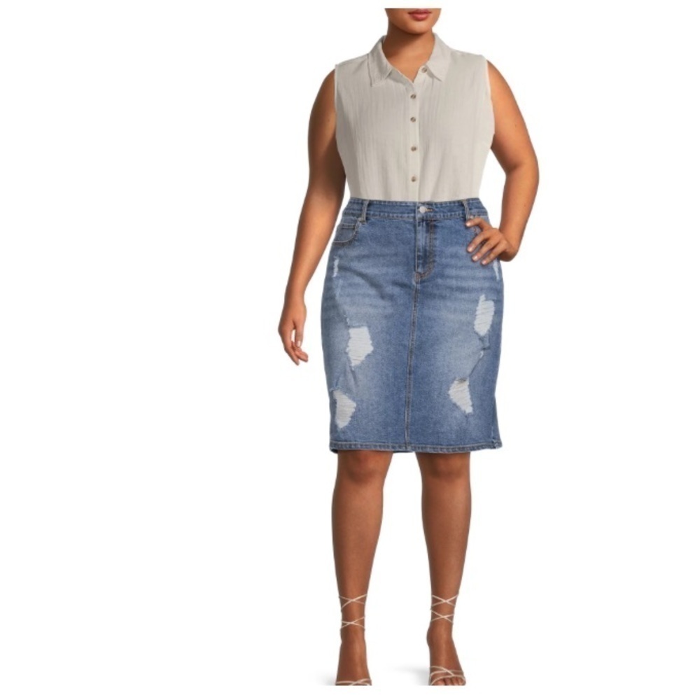 Diamonds and Divas ripped distressed denim skirt in light wash Sz US 12